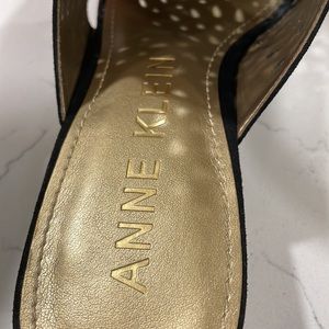 Anne Klein Black Textile Design Heels